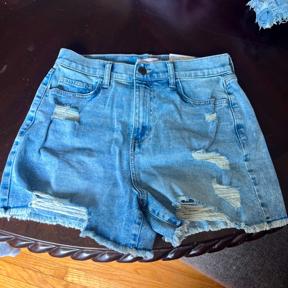 Size 11. Boyfriend mid rise jeans shorts. New with tags brand So from Kohl’s.